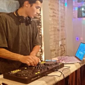 DJ Mariano Experience en evento con iluminación – foto 4